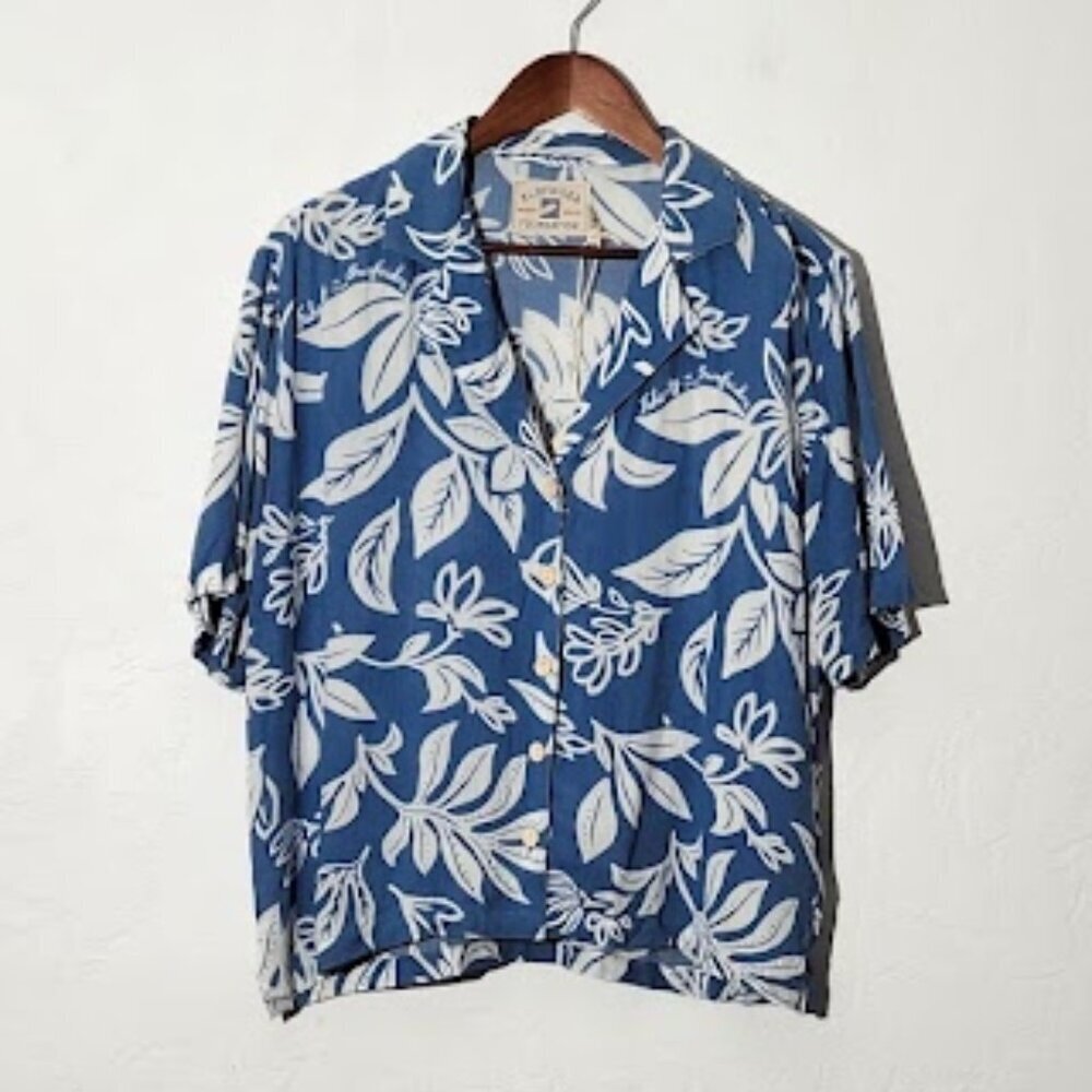 Faherty x Surfrider Women's Cropped Button-Down Blouse in size small